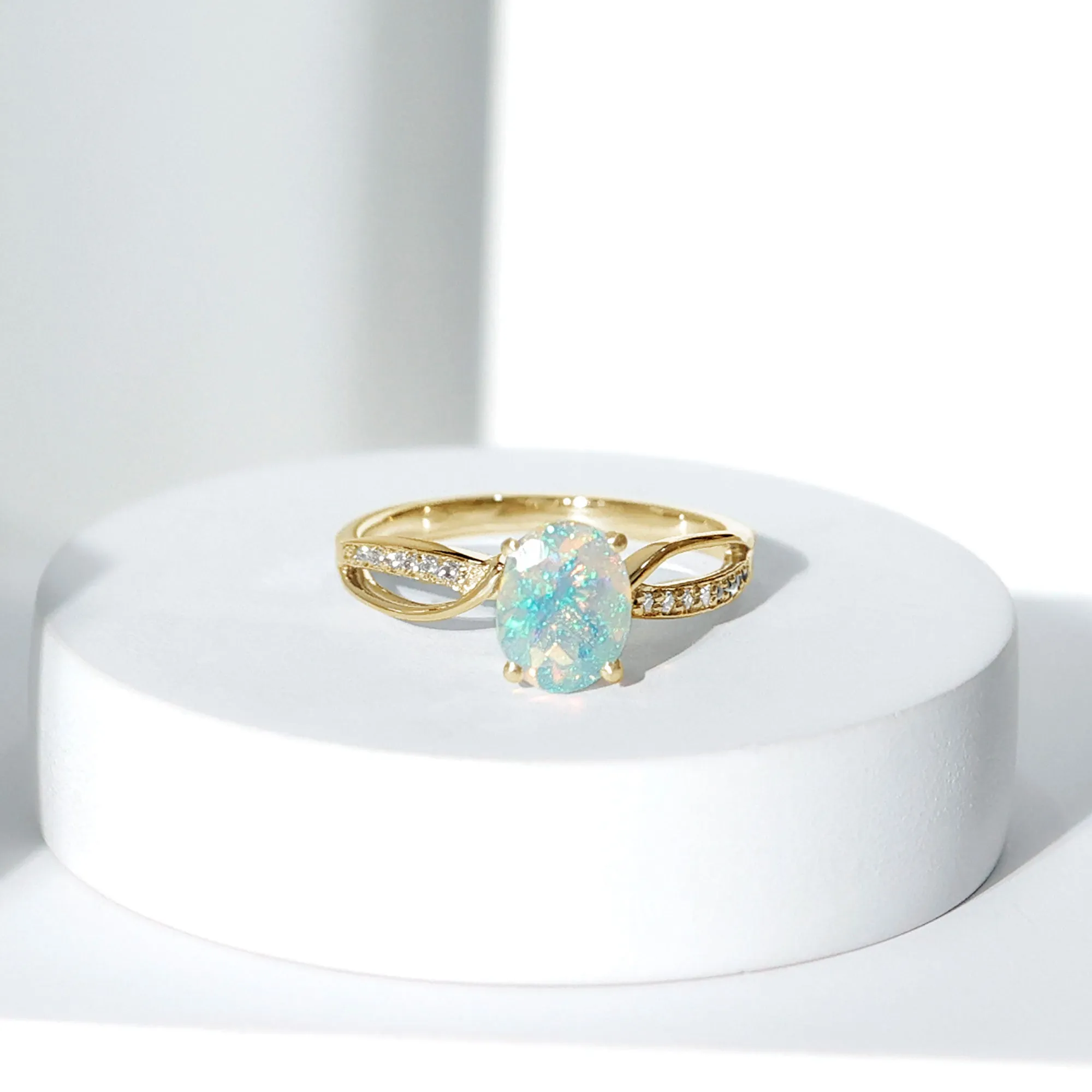 1.25 CT Oval Cut Ethiopian Opal Solitaire Ring with Diamond