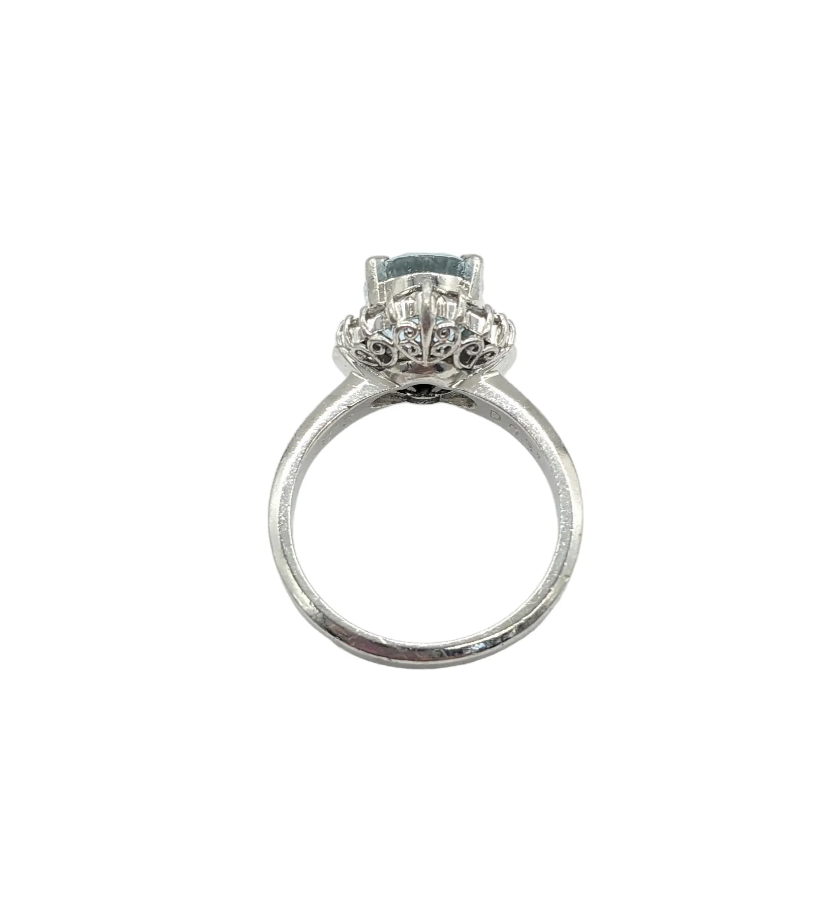 Aquamarine and diamond Ladies Ring