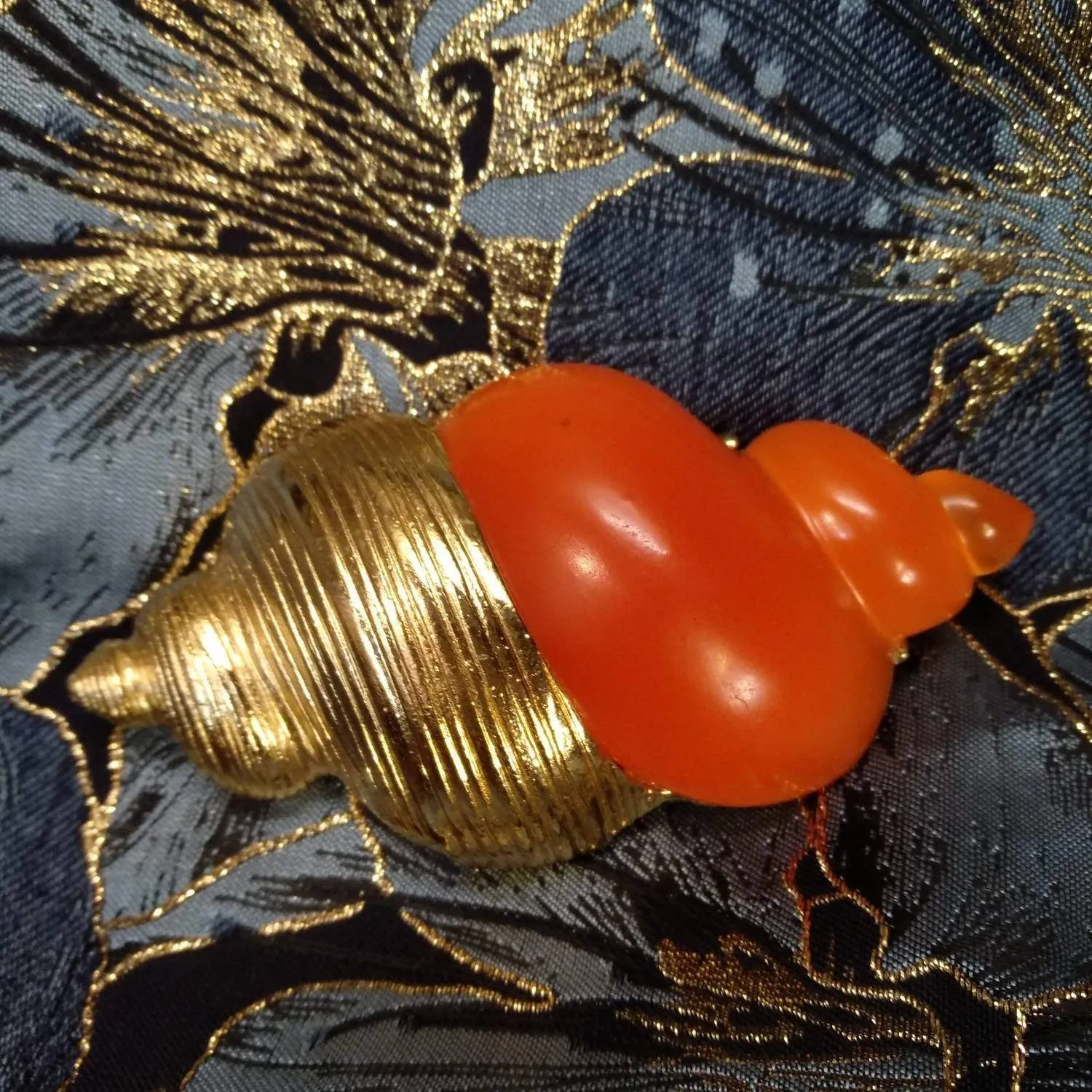 Christian Dior Brooch Vintage shell/conch pin