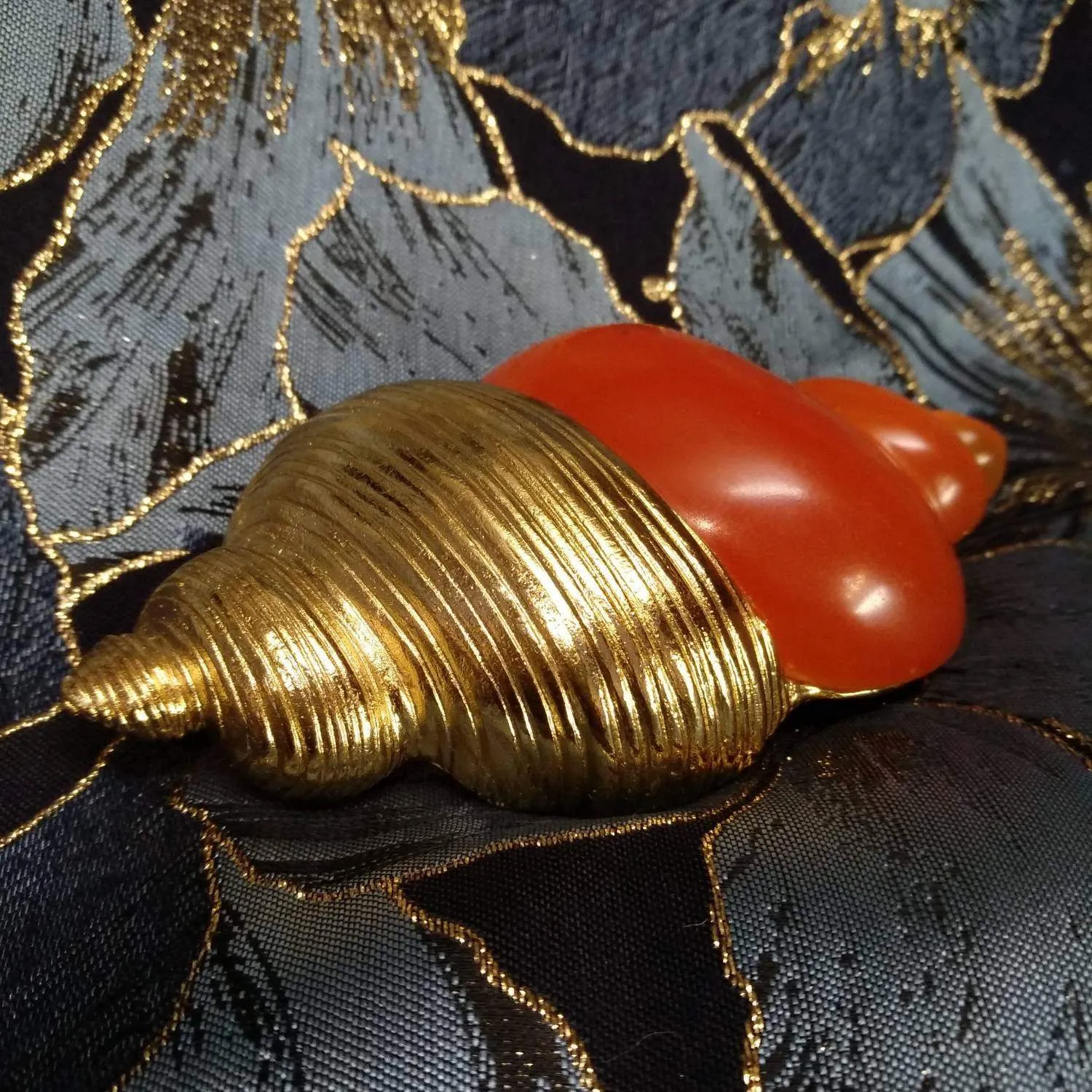 Christian Dior Brooch Vintage shell/conch pin