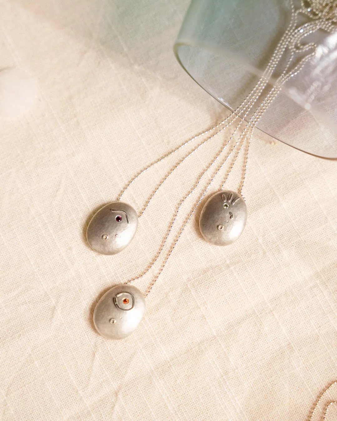 Optimized Gaia Cyclope Pendant - Handcrafted Earth-Inspired Jewelry in English Edition