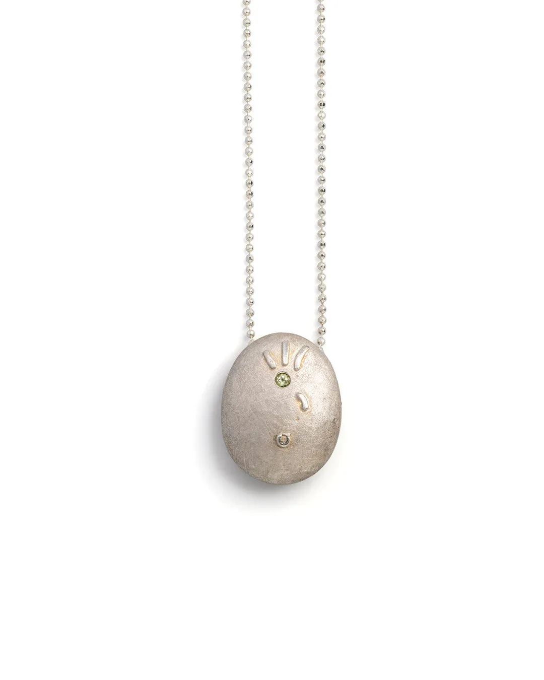 Optimized Gaia Cyclope Pendant - Handcrafted Earth-Inspired Jewelry in English Edition