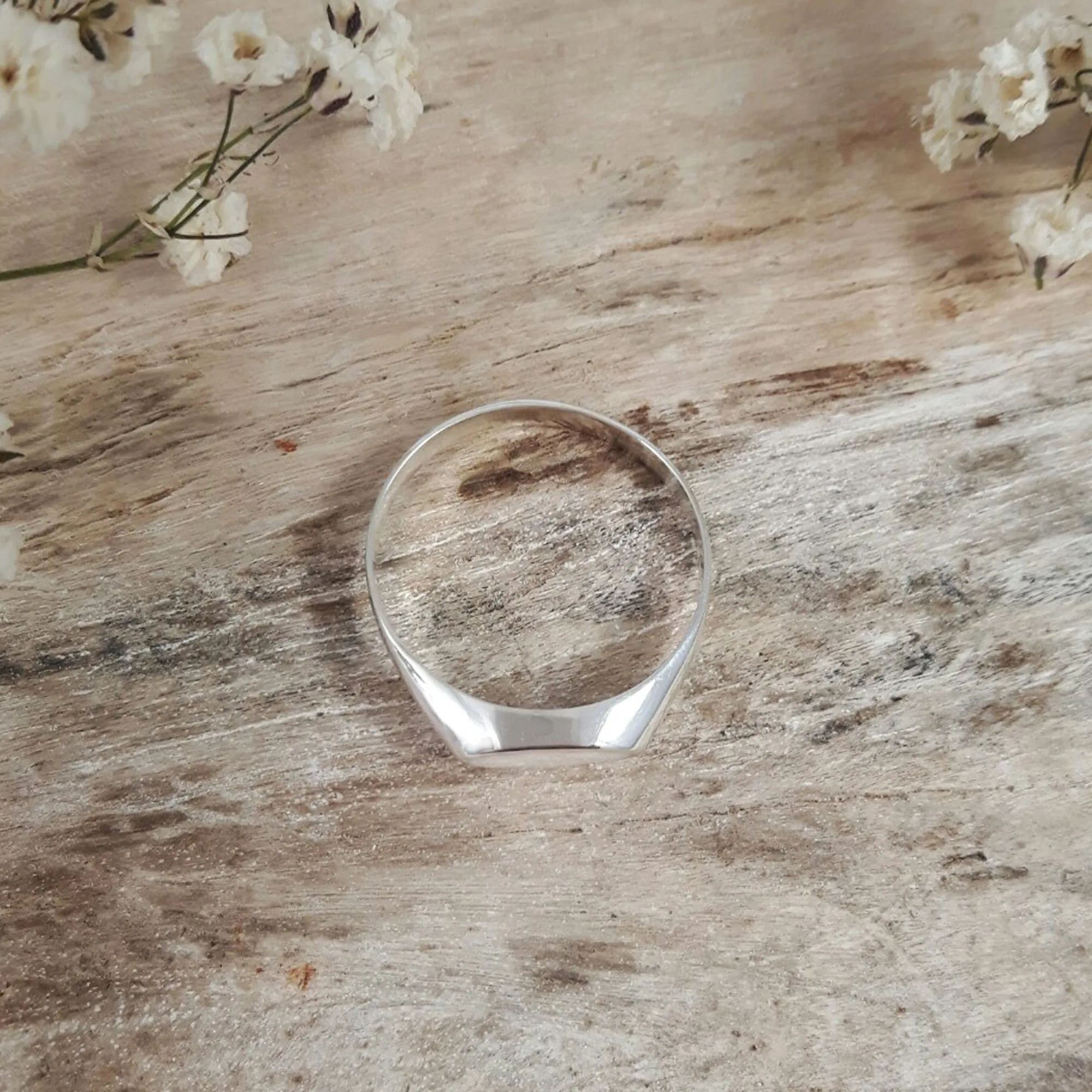 Flinder Signet Oval White Ring