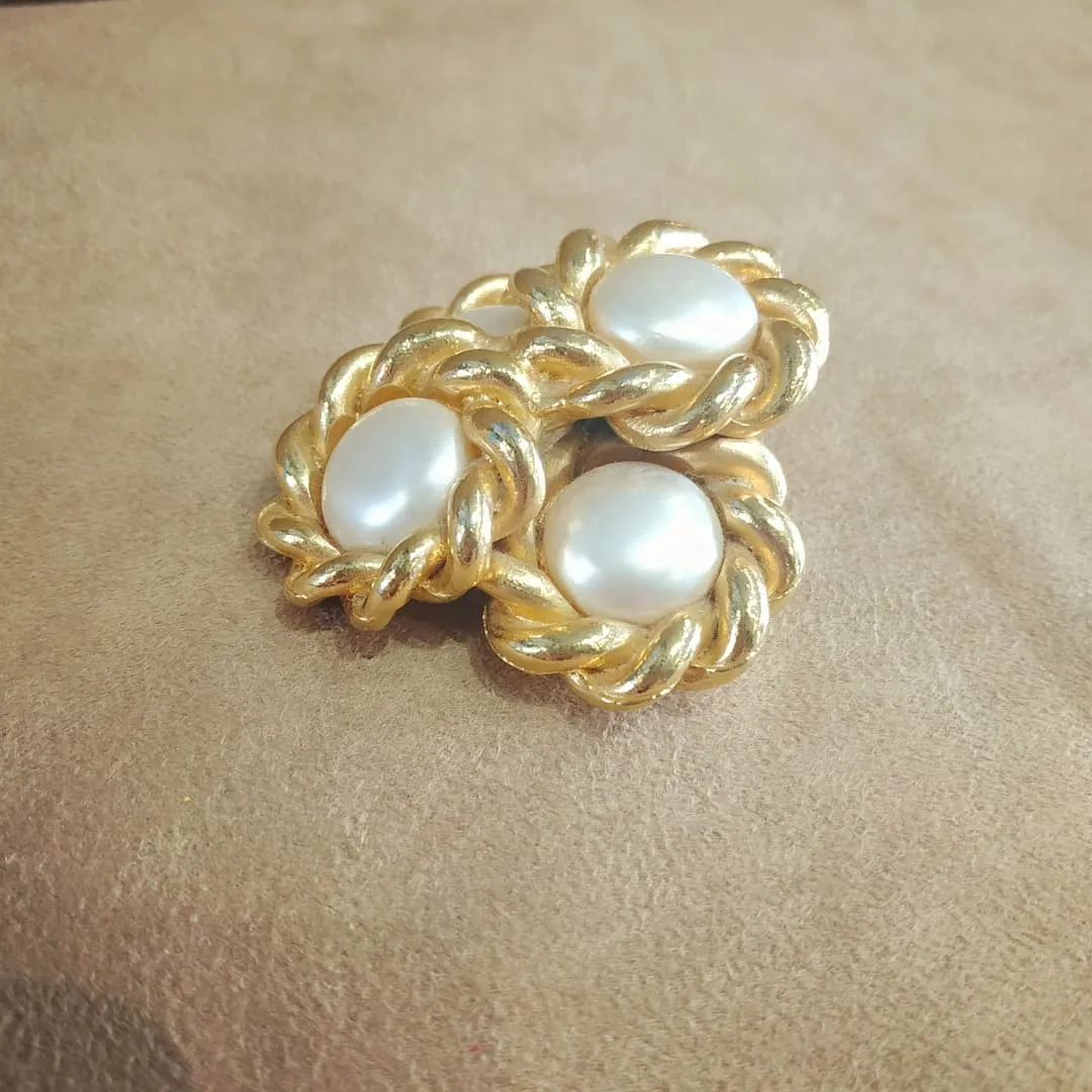 Jacky De G Chunky Vintage Rope trimmed Pearl Brooch