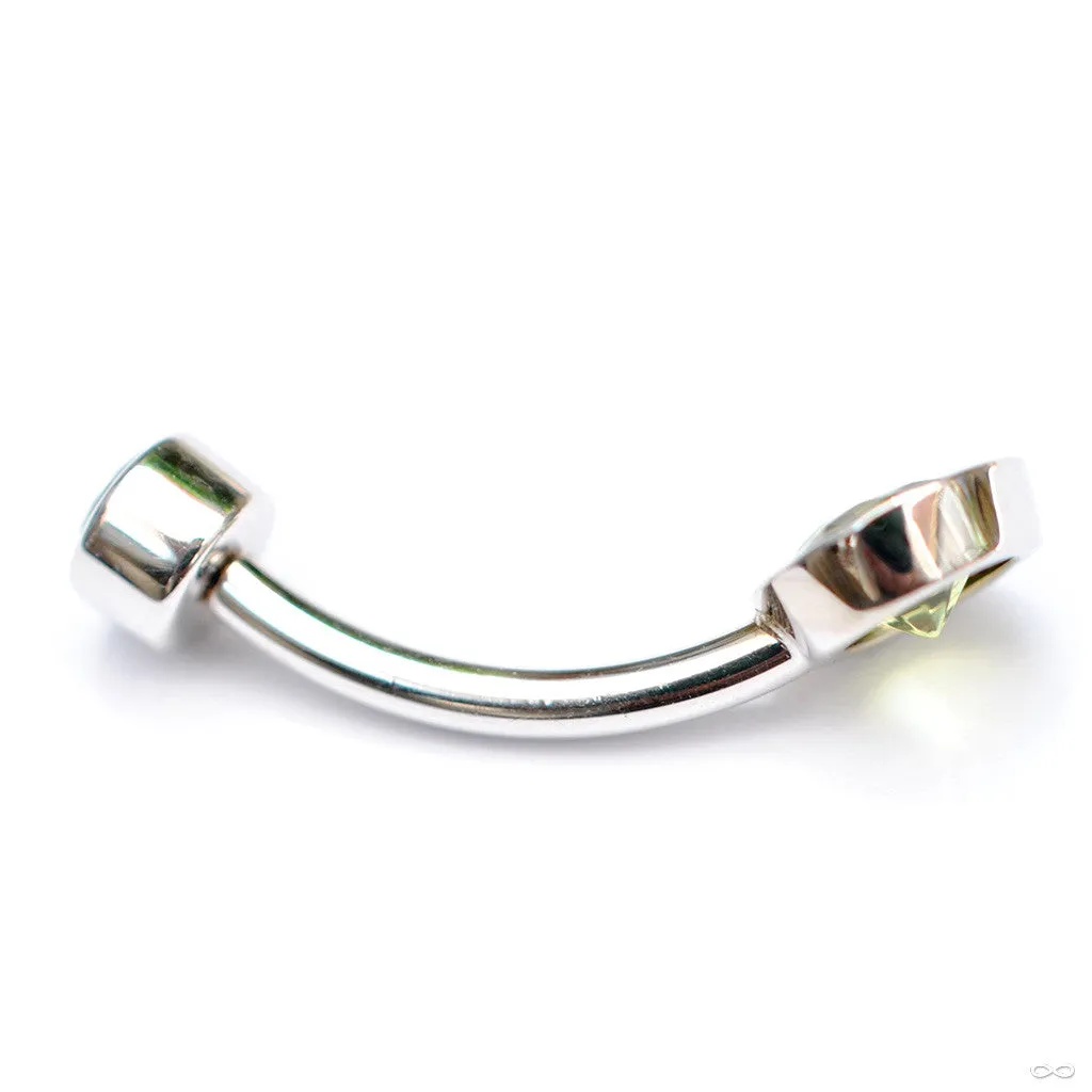 Round Bezel Navel Curve in White Gold with Peridot from BVLA