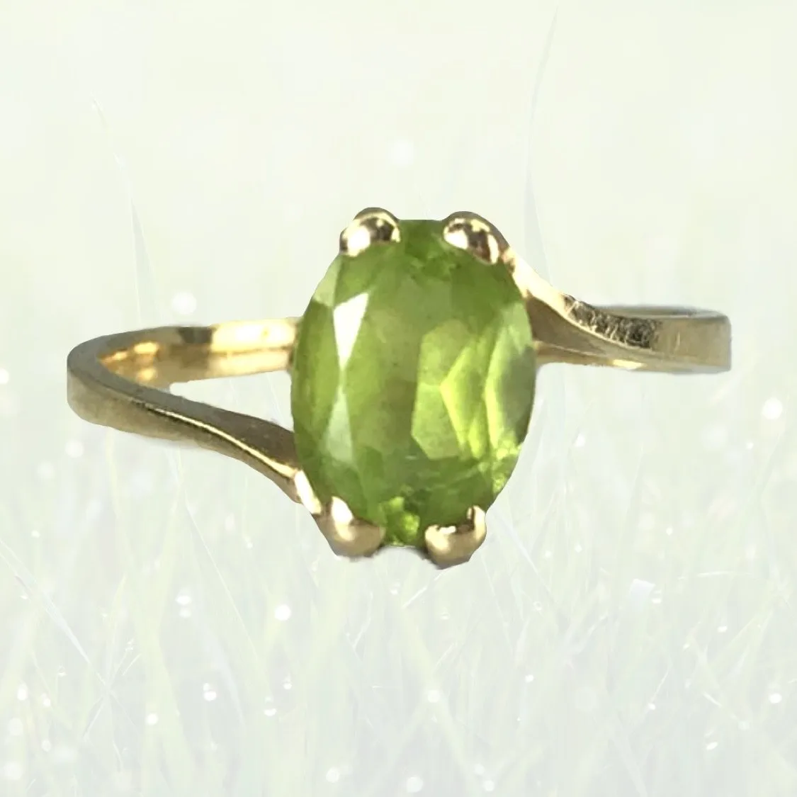 Vintage Peridot Engagement Ring in 10K Gold. August Birthstone. 16th Anniversary. Estate Jewelry.