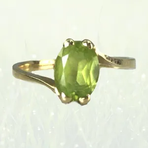 Vintage Peridot Engagement Ring in 10K Gold. August Birthstone. 16th Anniversary. Estate Jewelry.