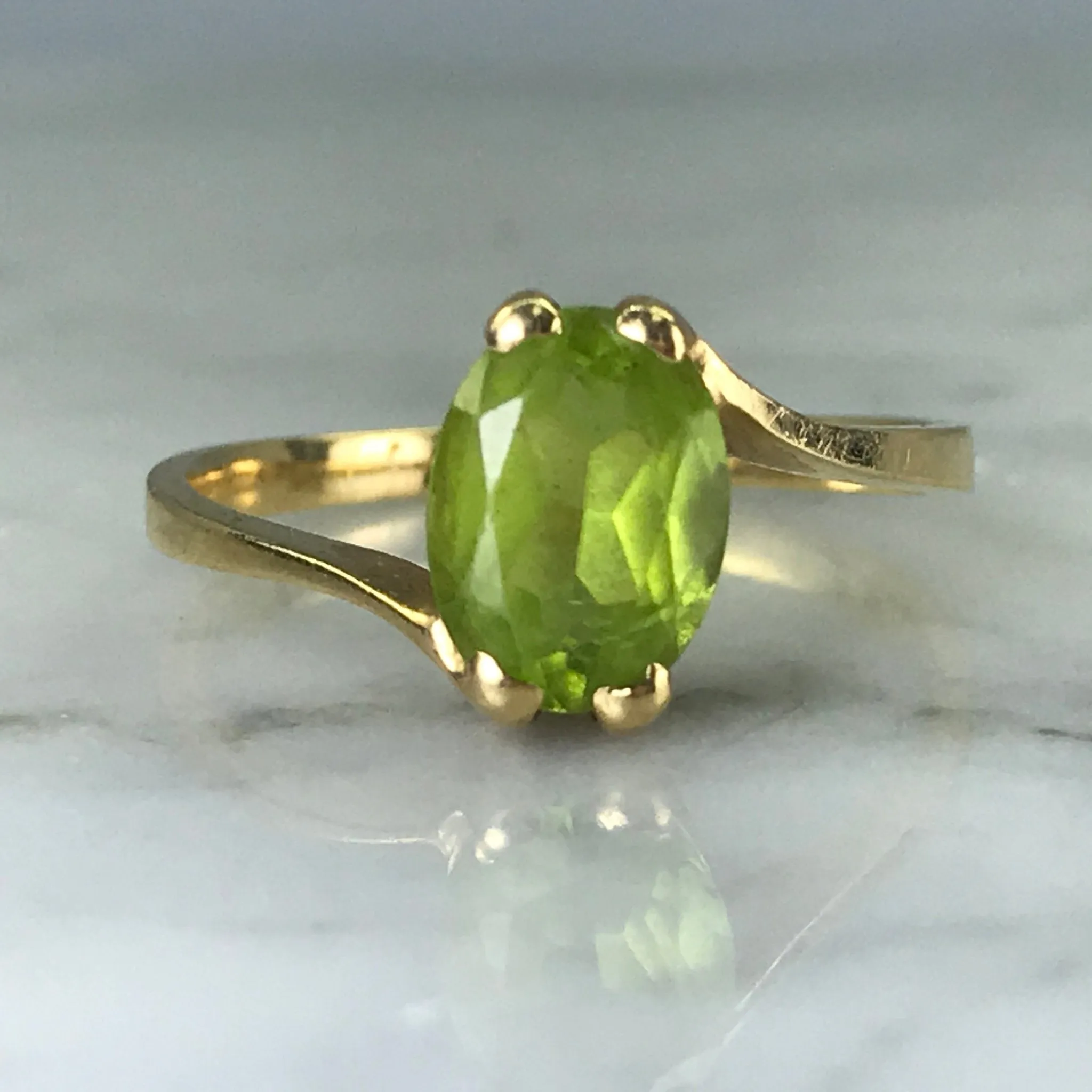 Vintage Peridot Engagement Ring in 10K Gold. August Birthstone. 16th Anniversary. Estate Jewelry.